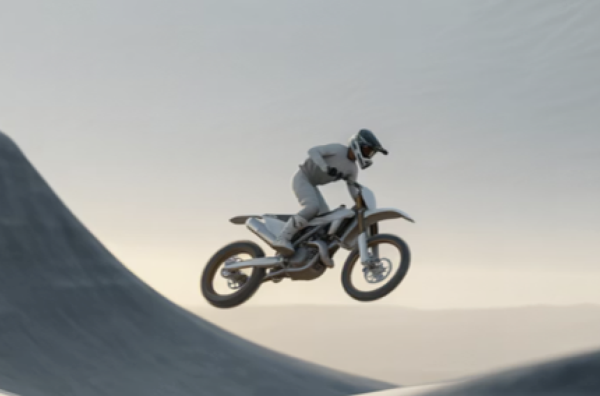 Piloto de motocross ao pôr-do-sol